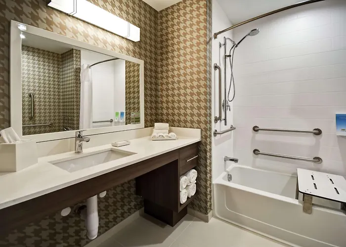 Hotel Home2 By Hilton Downtown 3*